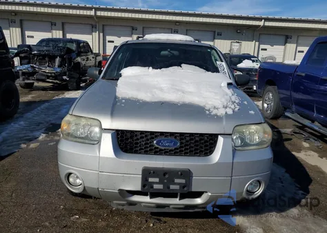 2006 Ford Escape Xlt from USA, damaged, VIN 1FMYU03167KA60693